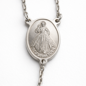 Pamiątkowy srebrny różaniec z perłą i grawerem