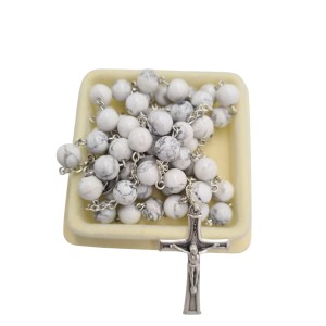 Różaniec z białego turkusu – naturalny kamień, elegancja